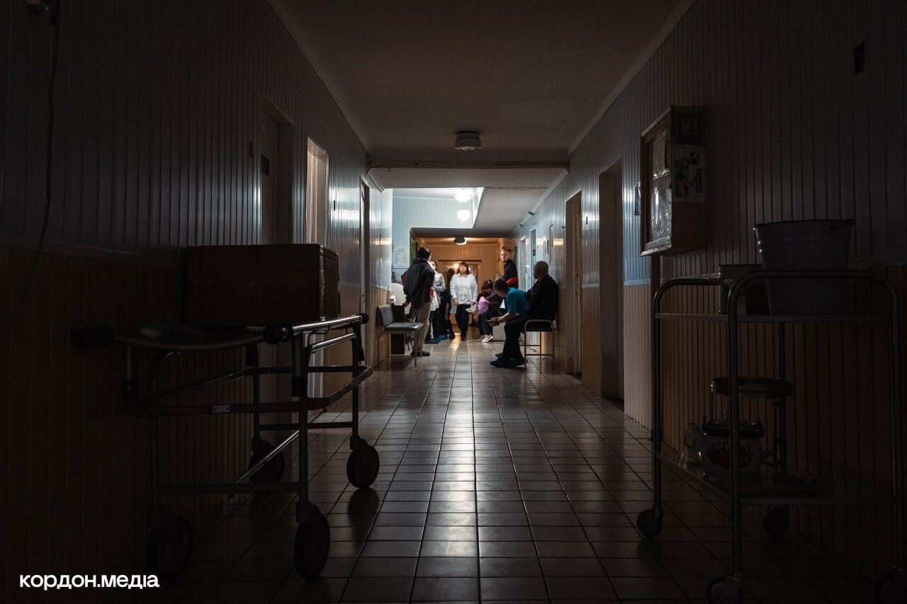 "Коли стався вибух, я опинилася на підлозі": пасажирка маршрутки в Сумах, по якій вдарили окупанти, розповіла про момент атаки. Фото