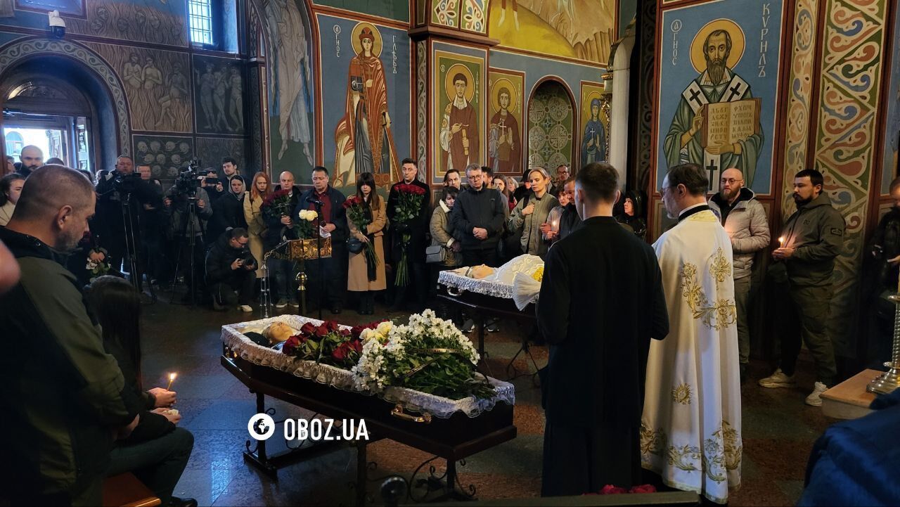 Їх вбила Росія: у Києві попрощалися з журналісткою телеканалу Freedom і оператором, які загинули внаслідок атаки дрона в Краматорську