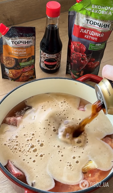 Соковиті запечені ребра з медом та соєвим соусом: як смачно приготувати