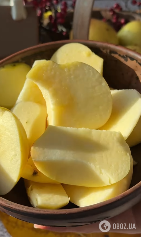 Згущене молоко можна приготувати навіть з яблук: ділимось рецептом оригінального десерту