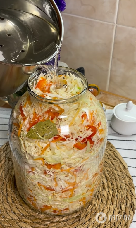 Маринована капуста з болгарським перцем та морквою: як приготувати смачну закуску