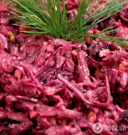 Салат із буряка з чорносливом і горішками: найпростіший рецепт смачної страви