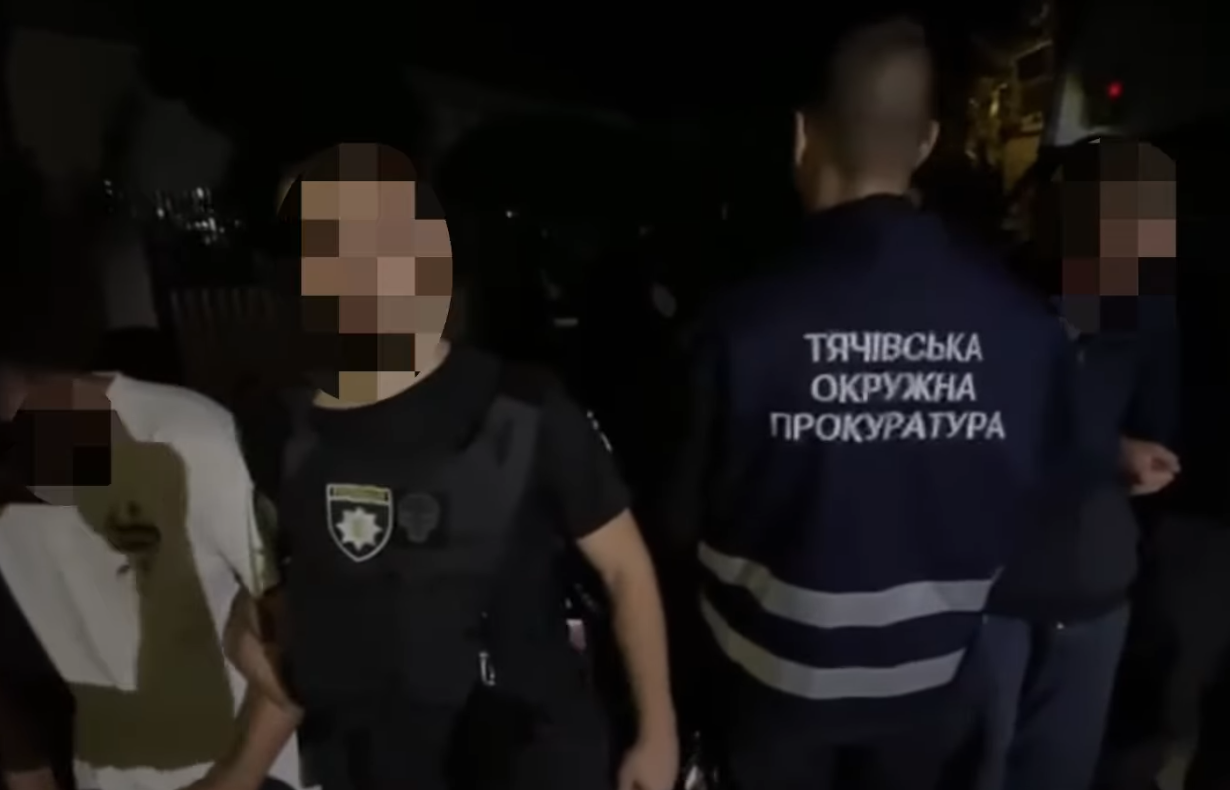 Затримано 12 осіб: на Закарпатті викрили банду, яка продавала наркотики та перевозила ухилянтів до Румунії. Фото і відео