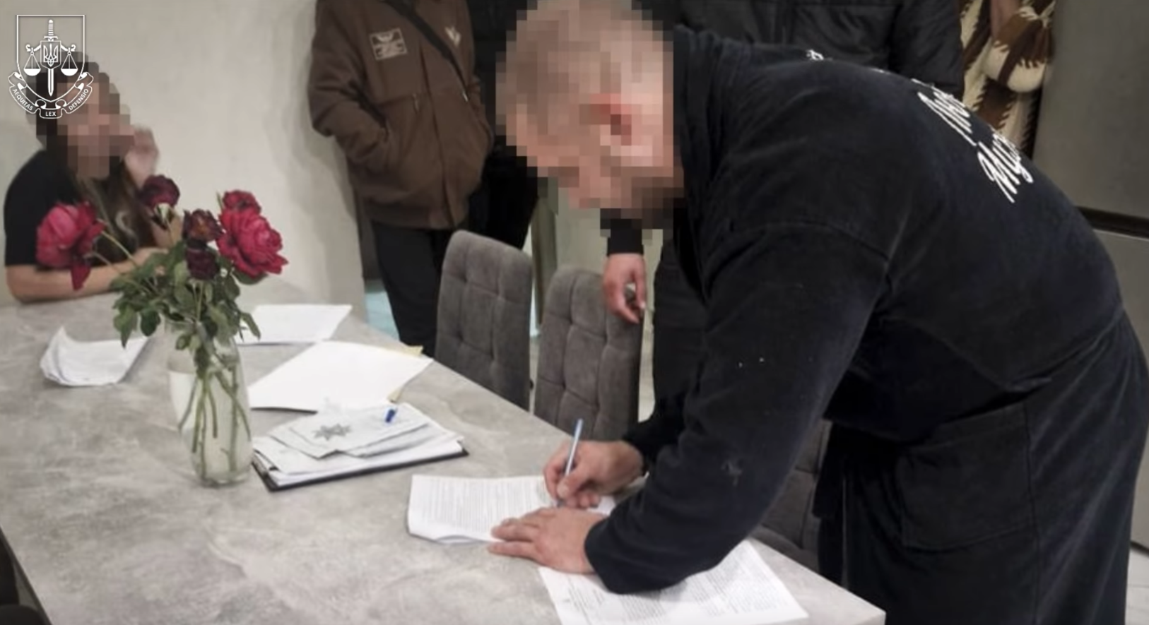 Затримано 12 осіб: на Закарпатті викрили банду, яка продавала наркотики та перевозила ухилянтів до Румунії. Фото і відео