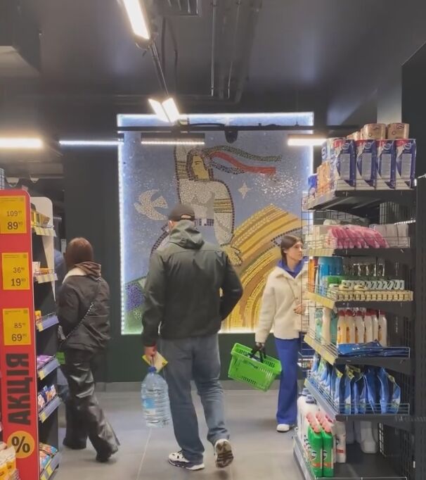 Тривалий час була схована від людей: у Києві знайшли унікальну мозаїку. Фото та відео