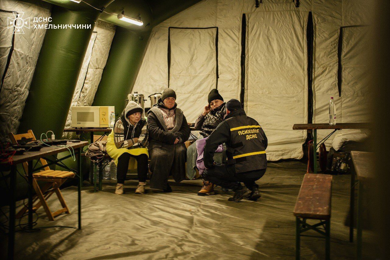 "Думаем теперь, где будем жить": жители многоэтажки в Хмельницком рассказали о взрыве и его последствиях. Видео