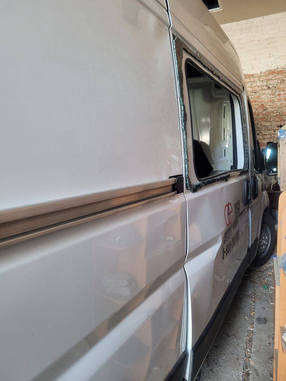 На Черниговщине российские военные атаковали энергетиков во время восстановительных работ: есть повреждения. Фото