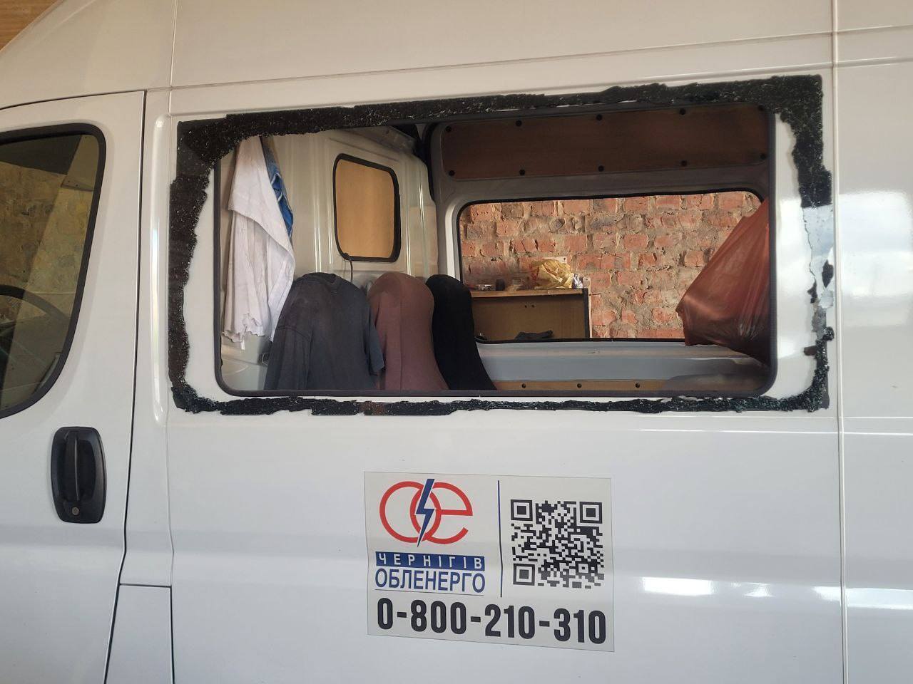 На Черниговщине российские военные атаковали энергетиков во время восстановительных работ: есть повреждения. Фото