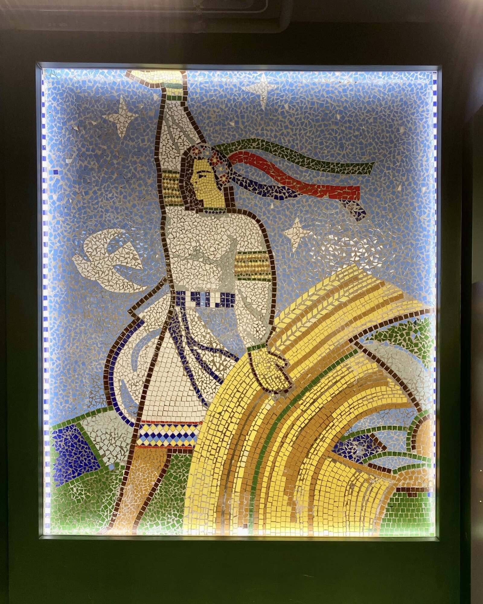 Тривалий час була схована від людей: у Києві знайшли унікальну мозаїку. Фото та відео