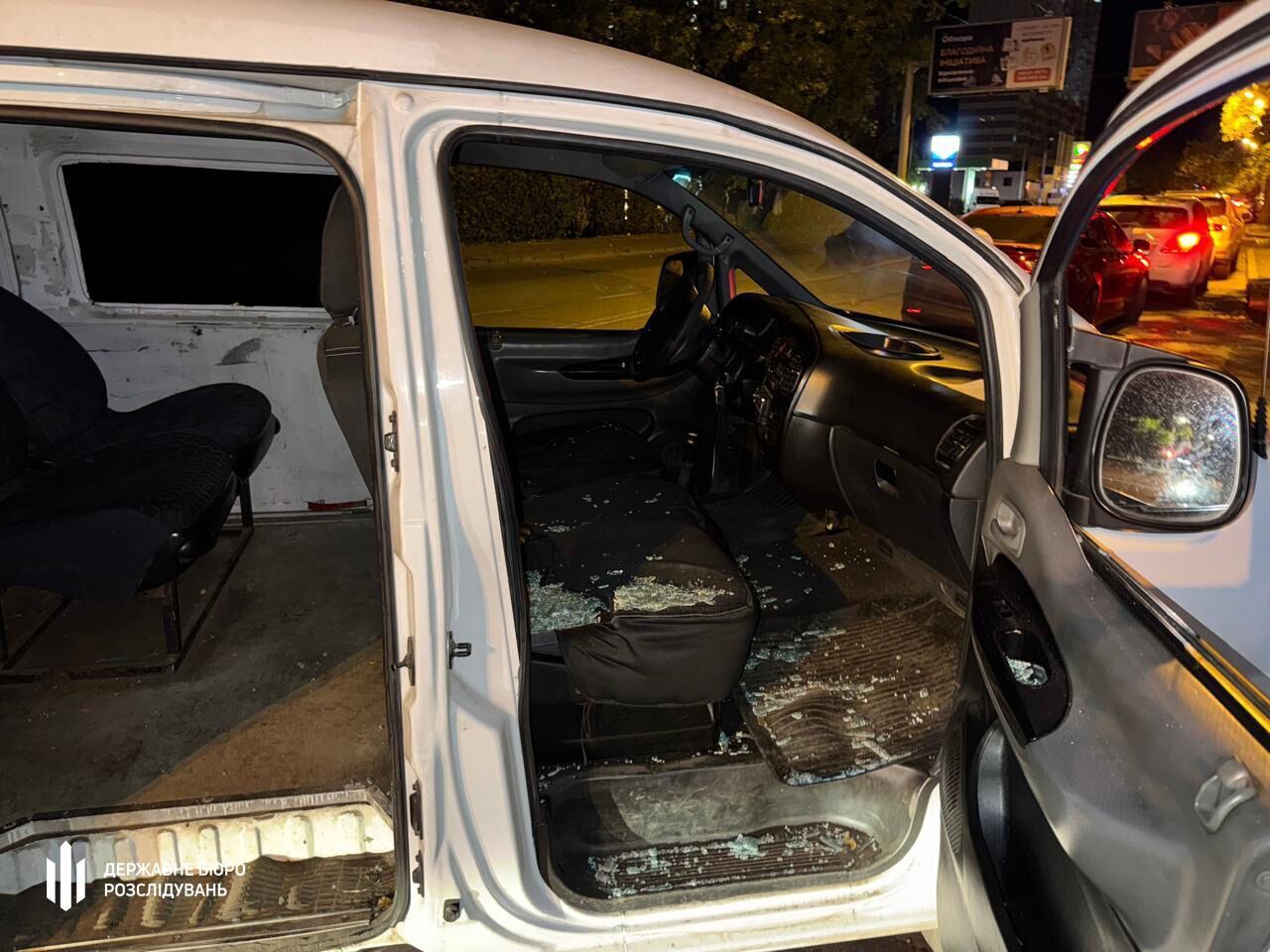 В Одессе пьяный полицейский разбил стекло на авто ТЦК прикладом: делом занялось ГБР. Фото