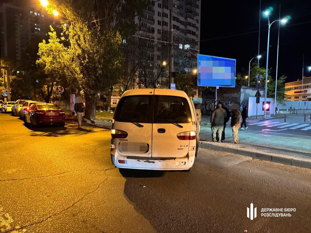 В Одессе пьяный полицейский разбил стекло на авто ТЦК прикладом: делом занялось ГБР. Фото