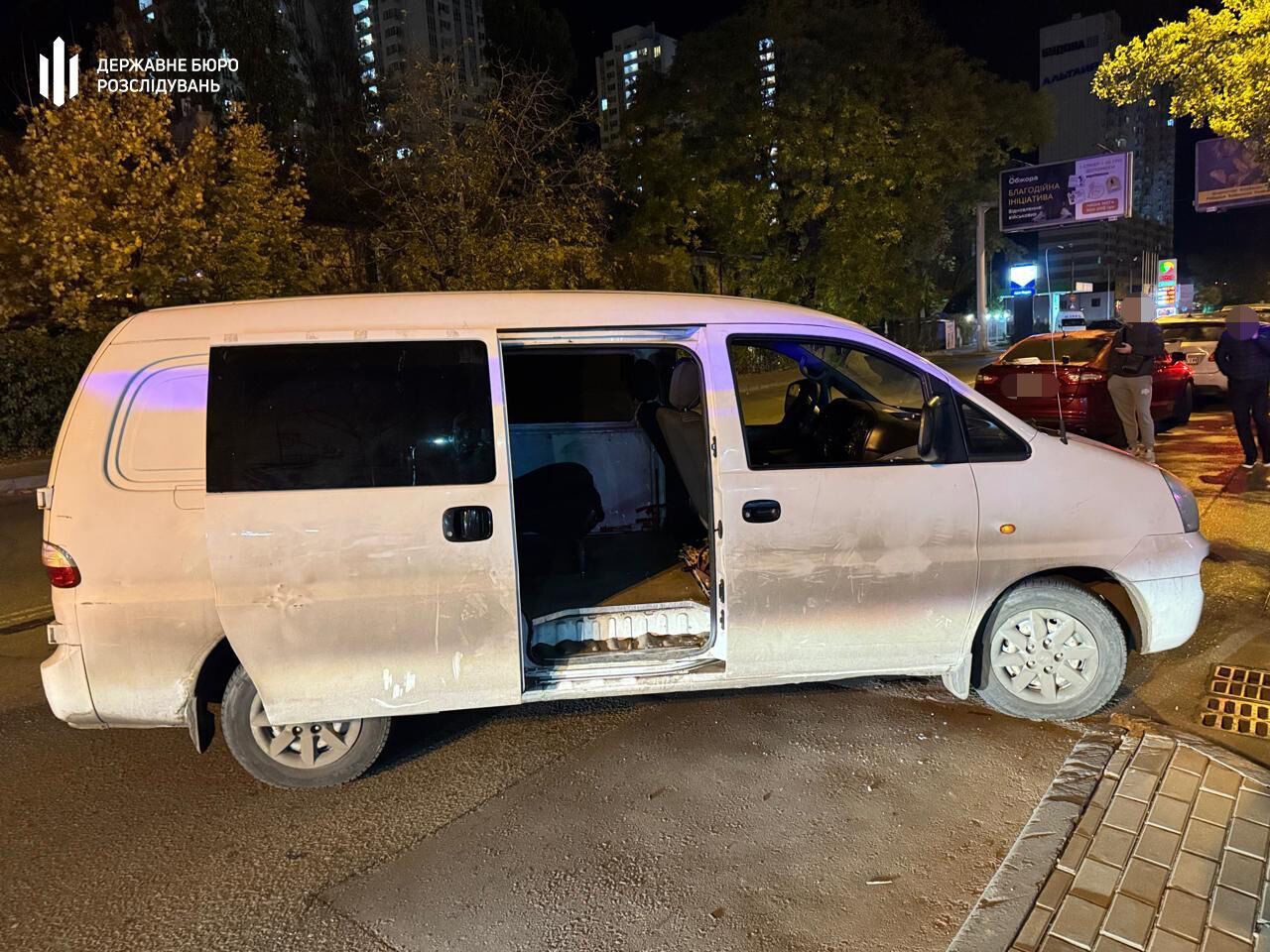 В Одессе пьяный полицейский разбил стекло на авто ТЦК прикладом: делом занялось ГБР. Фото