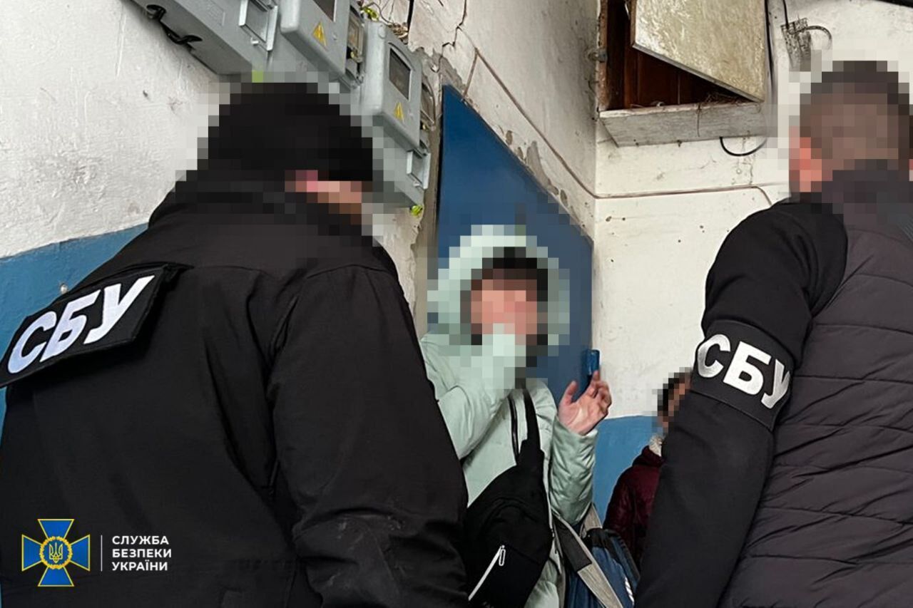 СБУ разоблачила российскую агентку, которая под видом уборщицы шпионила в домах украинских воинов. Фото