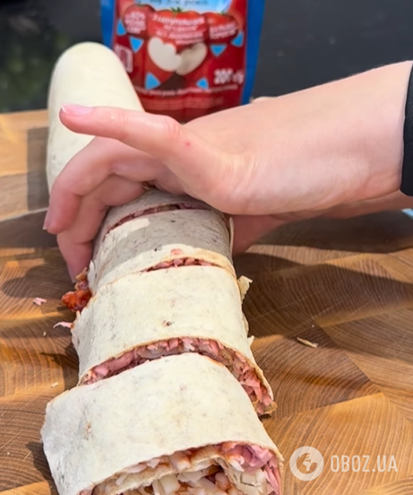 Вкусный перекус из лаваша, который готовится 5 минут: понравится всем