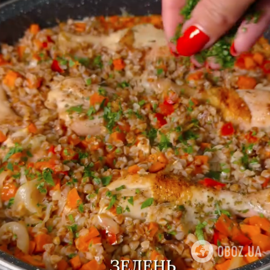 Як смачно приготувати гречку на сковороді з курячим м'ясом та овочами: ділимося рецептом