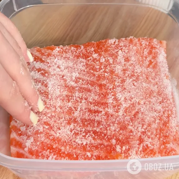 Як швидко засолити червону рибу: знадобиться тільки ложка солі