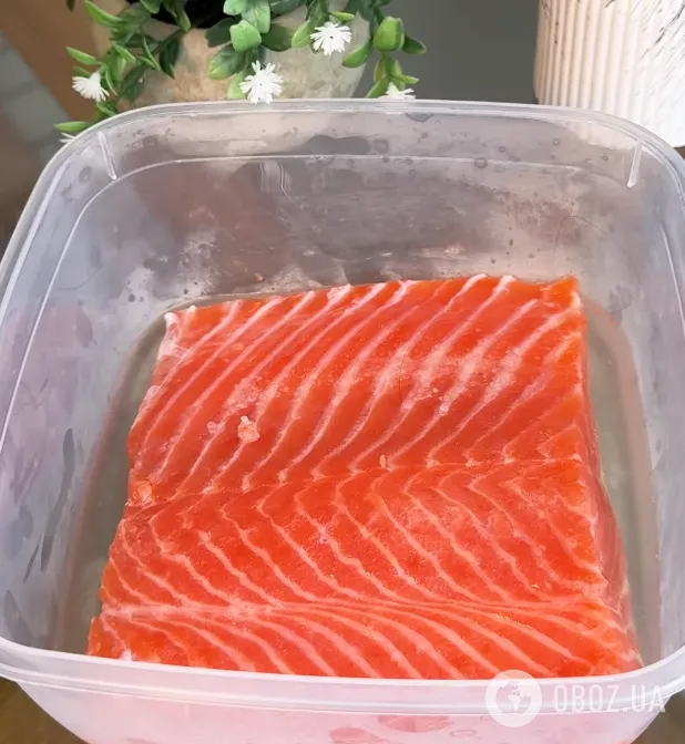 Як швидко засолити червону рибу: знадобиться тільки ложка солі