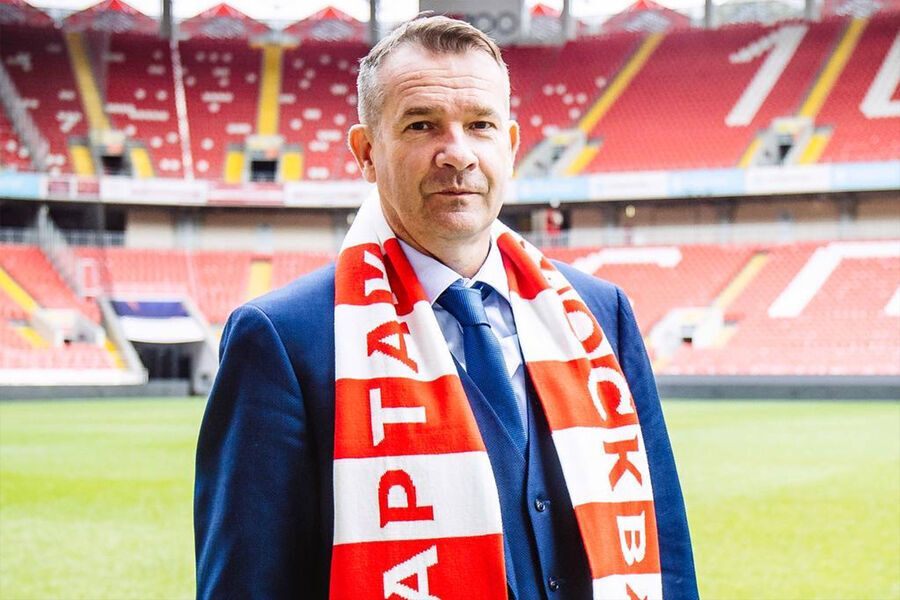 "Это что такое?" В РФ набросились на сербского тренера за отказ говорить на русском