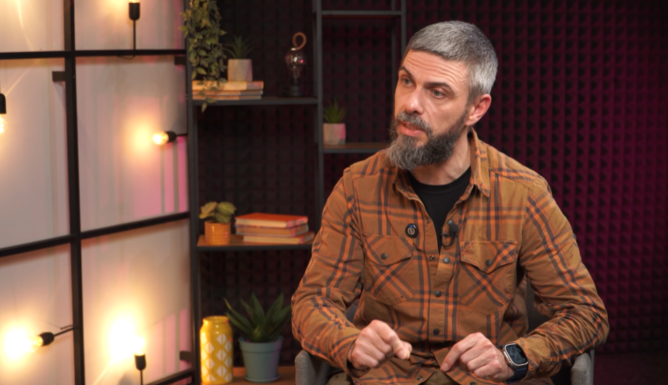 Письменник і колишній речник Міноборони Ілларіон Павлюк висловився про свій оптимістичний прогноз щодо закінчення війни