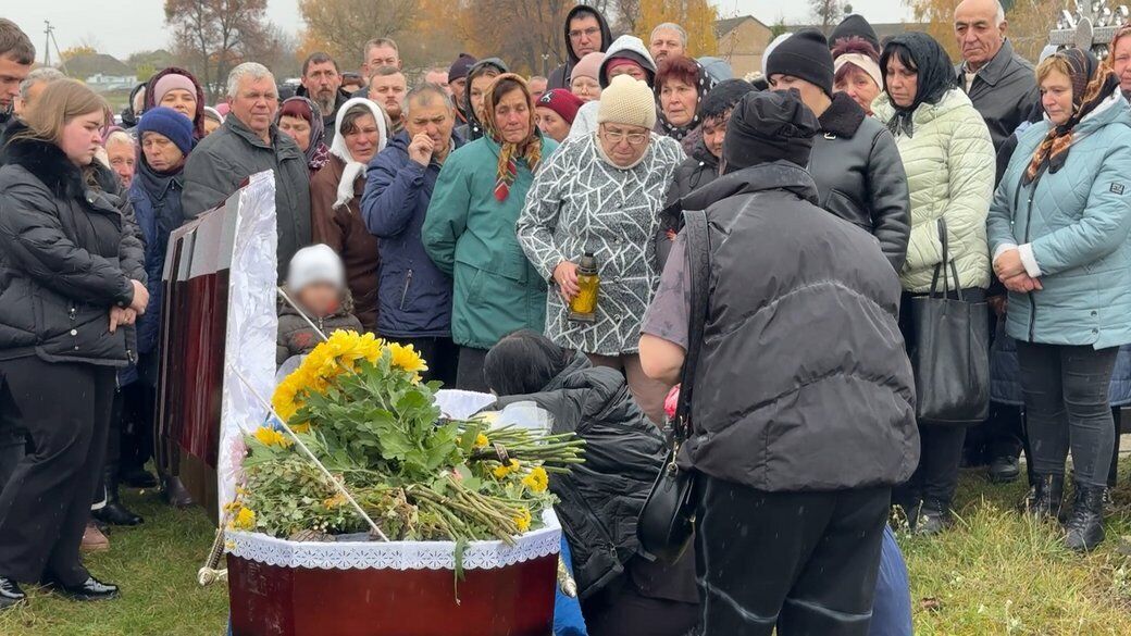 "Умів майже все, поспішав жити": на Чернігівщині попрощалися з 22-річним захисником, який загинув на Дніпропетровщині. Фото