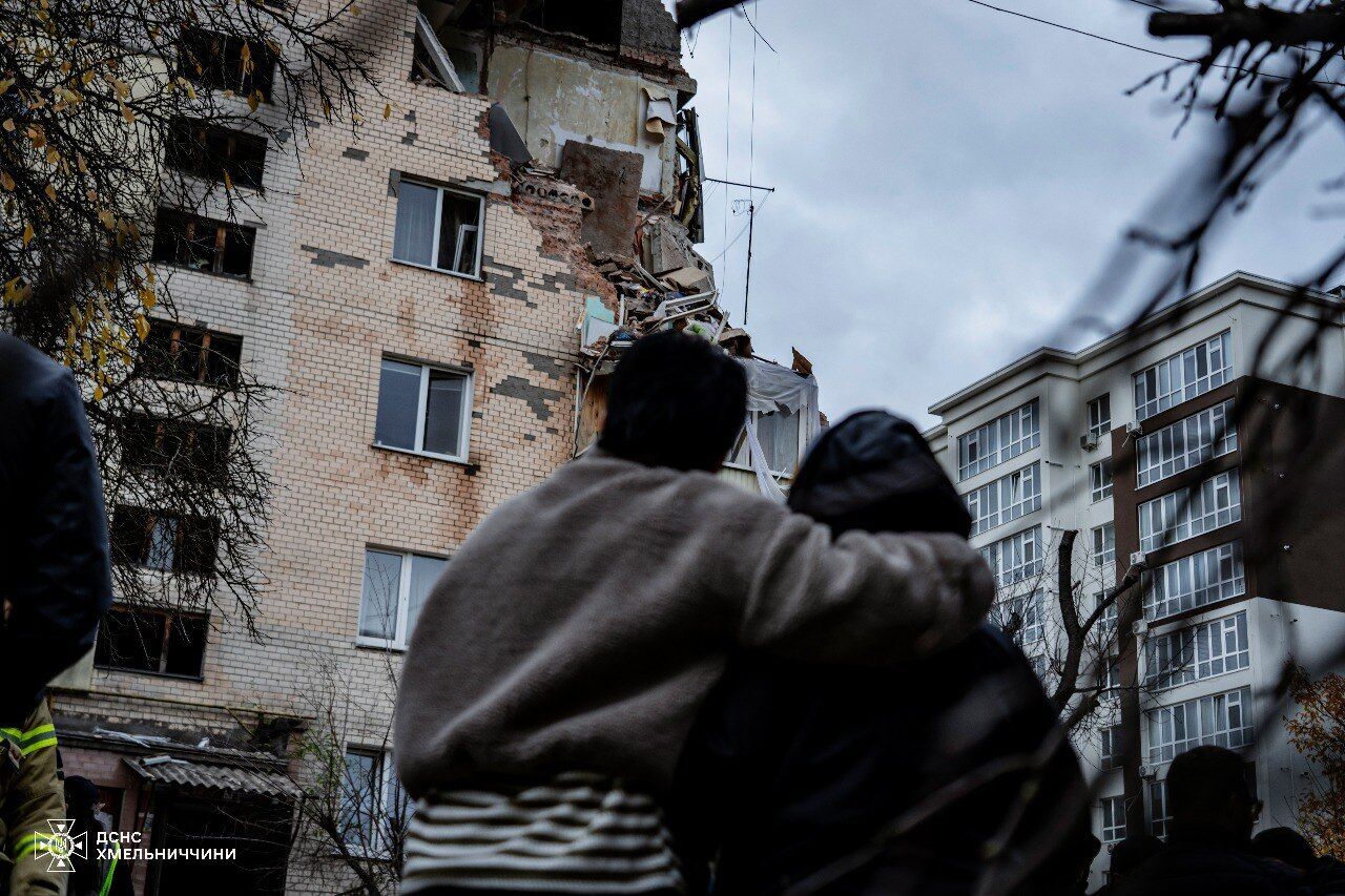 Зруйновано 9 квартир, дві людини загинули: у Хмельницькому завершили розбирати завали на місці вибуху в багатоповерхівці. Фото