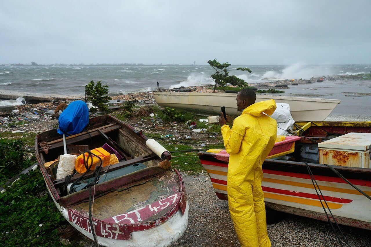 Ямайку накрив найсильніший ураган в історії країни: є руйнування і жертви. Фото й відео