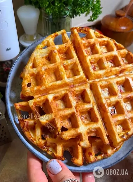 Смачно подати зі скремблом або свіжим салатом: рецепт хрустких вафель за 10 хвилин