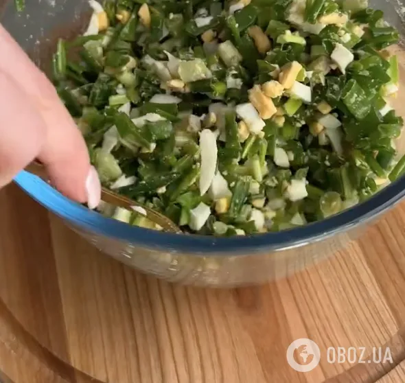 Смачний заливний пиріг із цибулею та вареними яйцями: найпростіший рецепт альтернативи хлібу