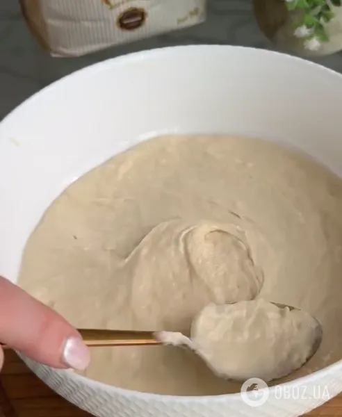 Смачний заливний пиріг із цибулею та вареними яйцями: найпростіший рецепт альтернативи хлібу