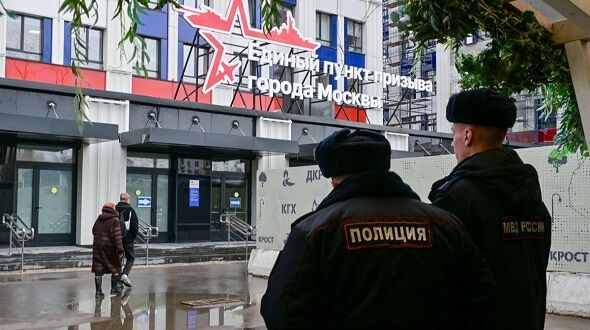 У Росії почалось "полювання" на призовників: молодих людей ловлять у метро, стежать за ними у банках і забороняють виїжджати за кордон