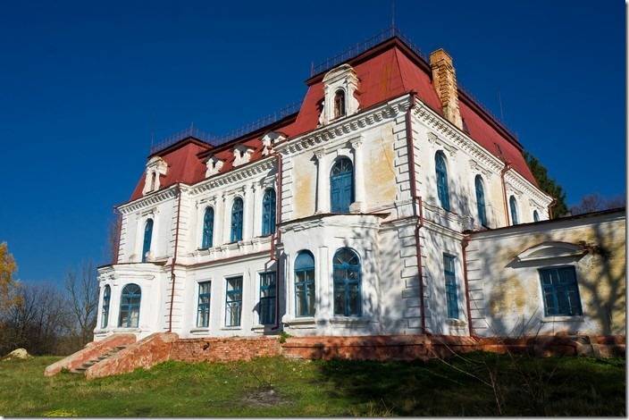 Старинные дворцы Украины