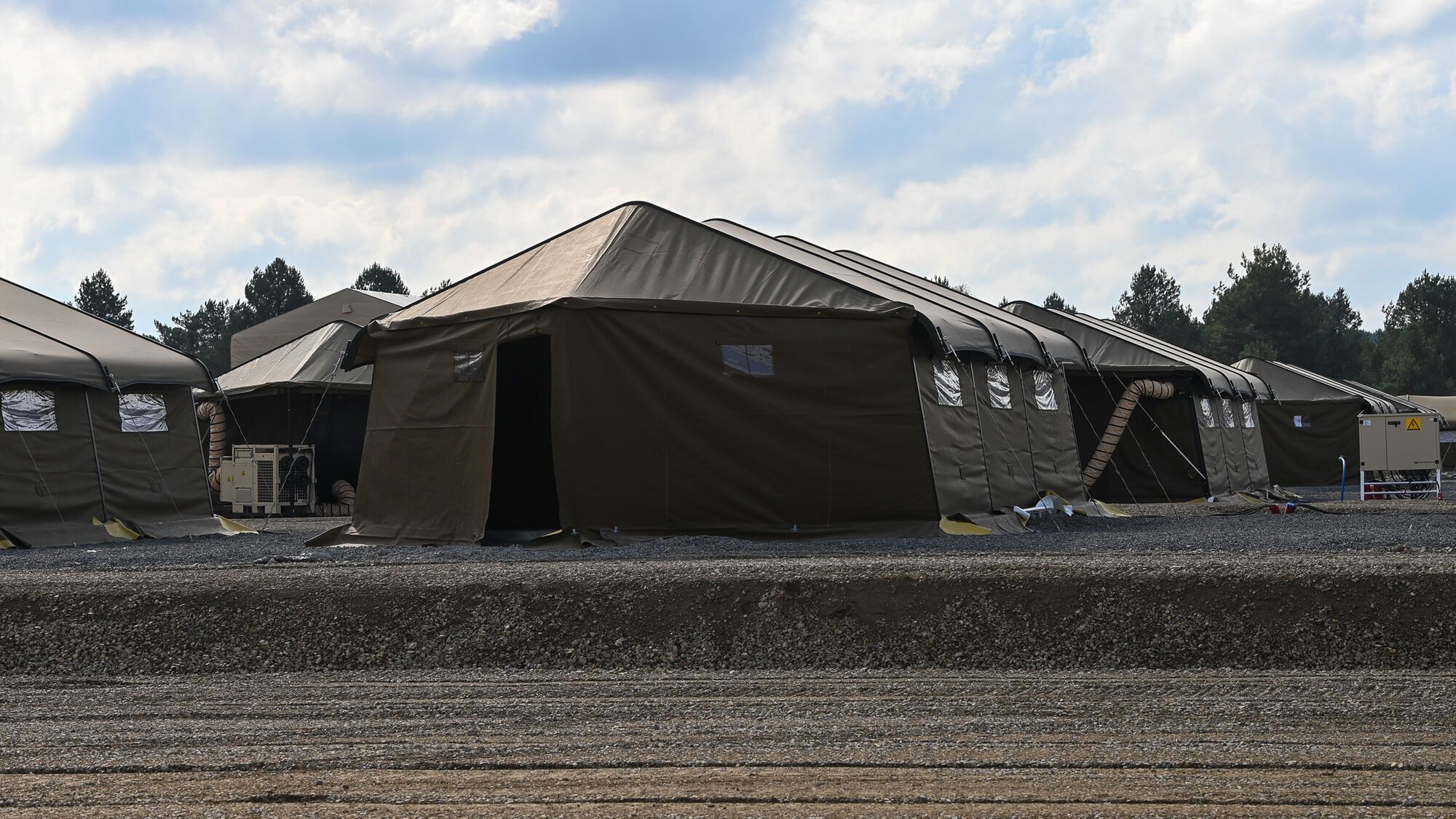 У Польщі відкрили найбільший навчальний центр для військових ЗСУ. Фото
