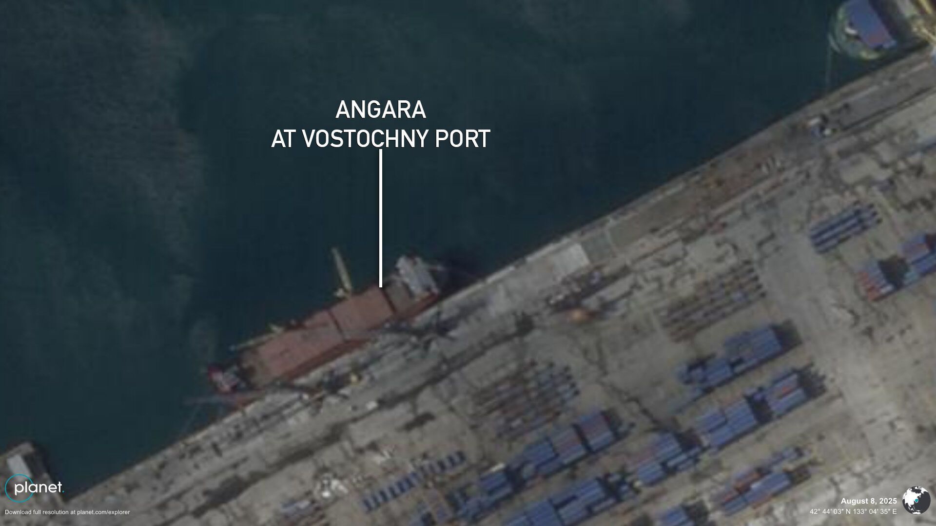 У порту помітили судно: Росія могла відновити таємні поставки зброї з КНДР після паузи