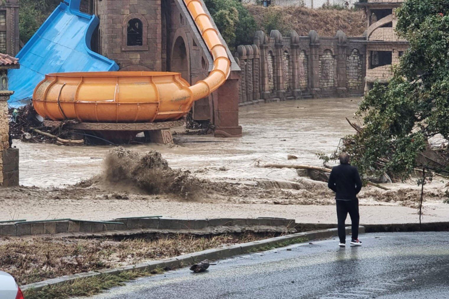 Болгарию накрыло масштабное наводнение: затопило морские курорты, есть жертвы и пострадавшие. Фото, видео