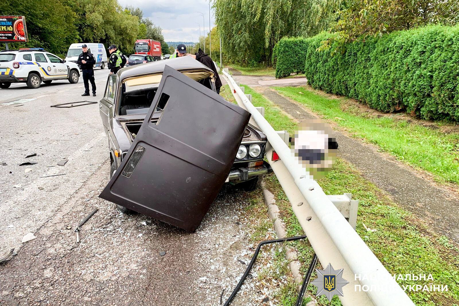 На Рівненщині авто не розминулося з волонтерською колоною: чоловік загинув на місці, жінка в реанімації. Фото