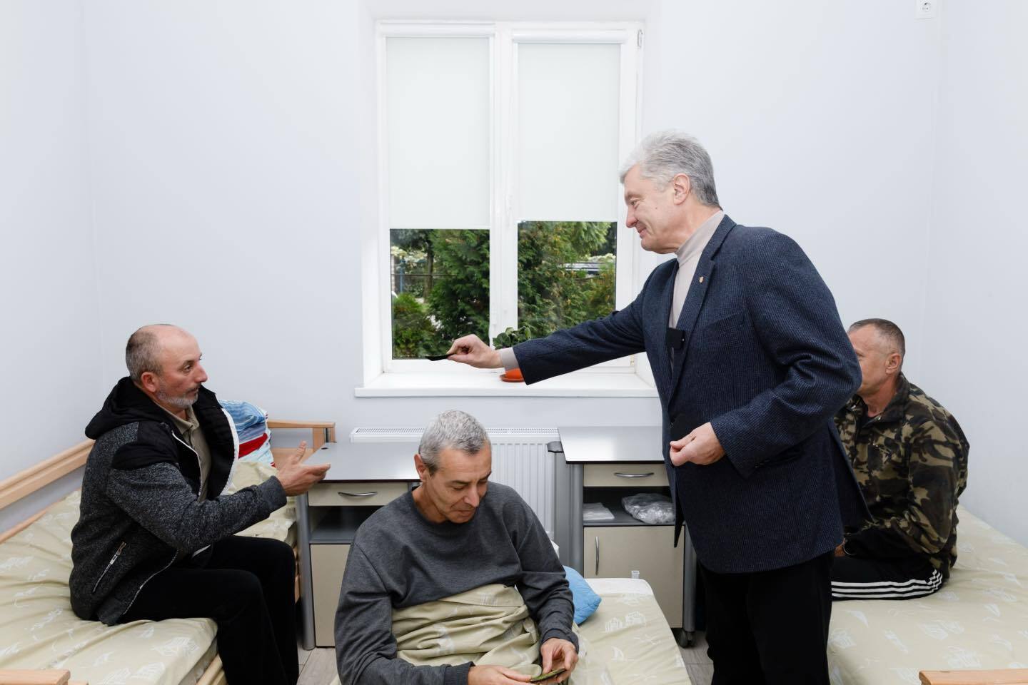 Маємо допомогти їм знайти себе у повоєнному житті: Порошенко сказав, якою повинна бути ветеранська політика