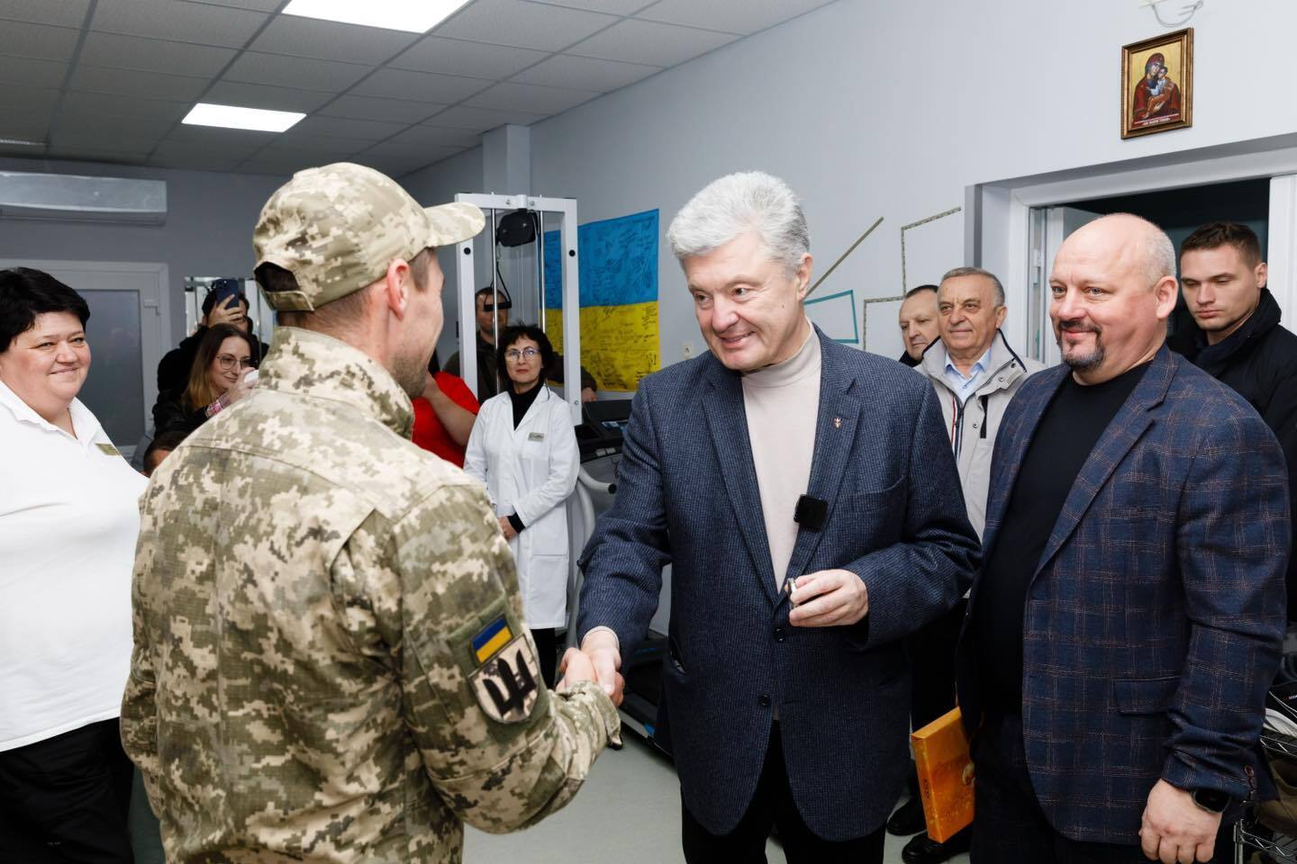 Маємо допомогти їм знайти себе у повоєнному житті: Порошенко сказав, якою повинна бути ветеранська політика