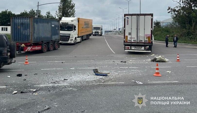 На Львовщине столкнулись маршрутка и грузовик: восемь раненых, среди них – 14-летний парень. Фото