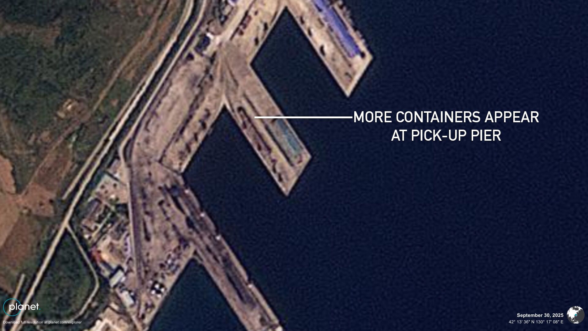 У порту помітили судно: Росія могла відновити таємні поставки зброї з КНДР після паузи