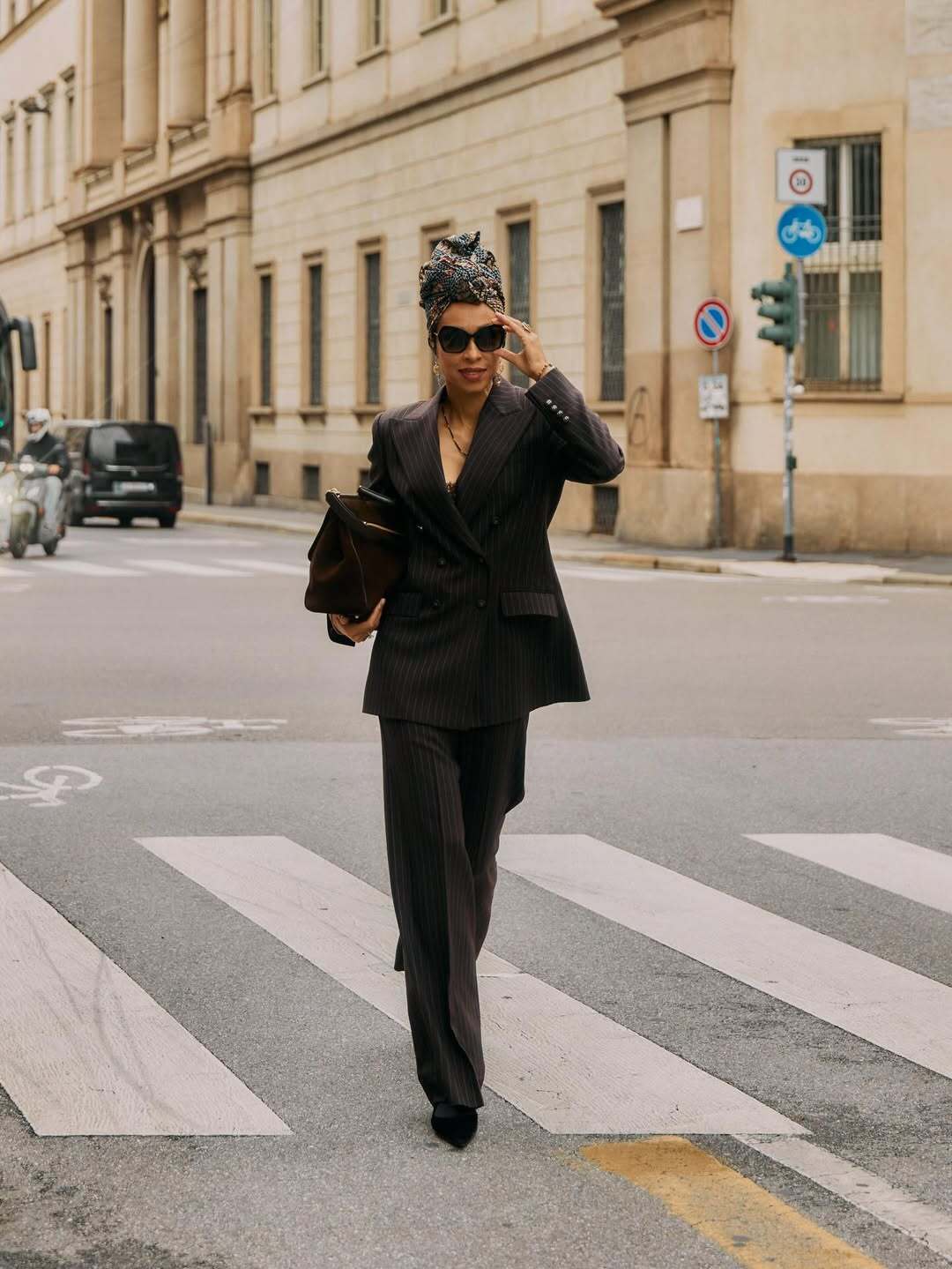 Откажитесь от черного: шесть изысканных цветов, которые будут в моде осенью 2025