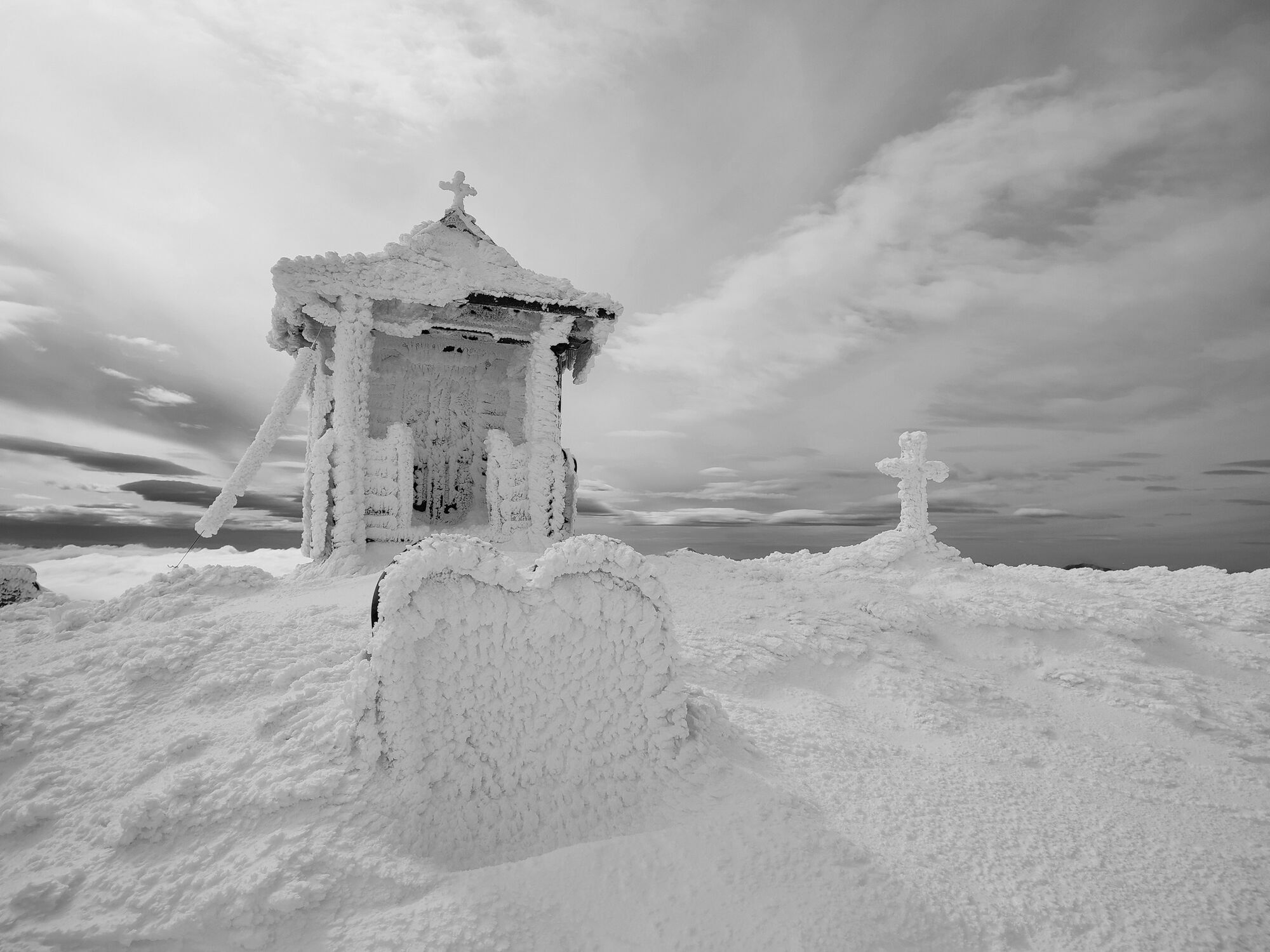 В Карпаты пришла настоящая зима: спасатели предупредили об опасности для жизни в горах. Видео