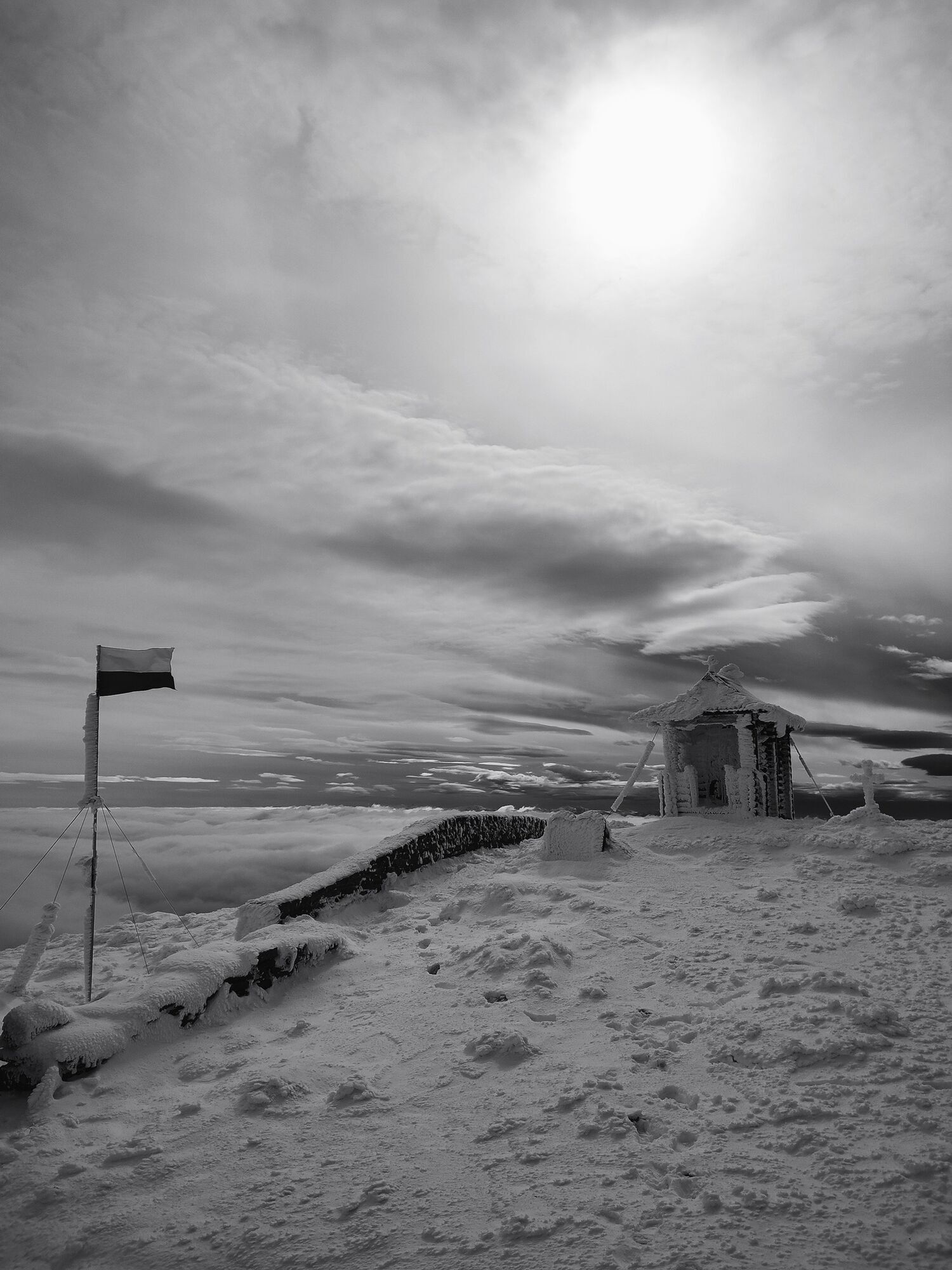 В Карпаты пришла настоящая зима: спасатели предупредили об опасности для жизни в горах. Видео