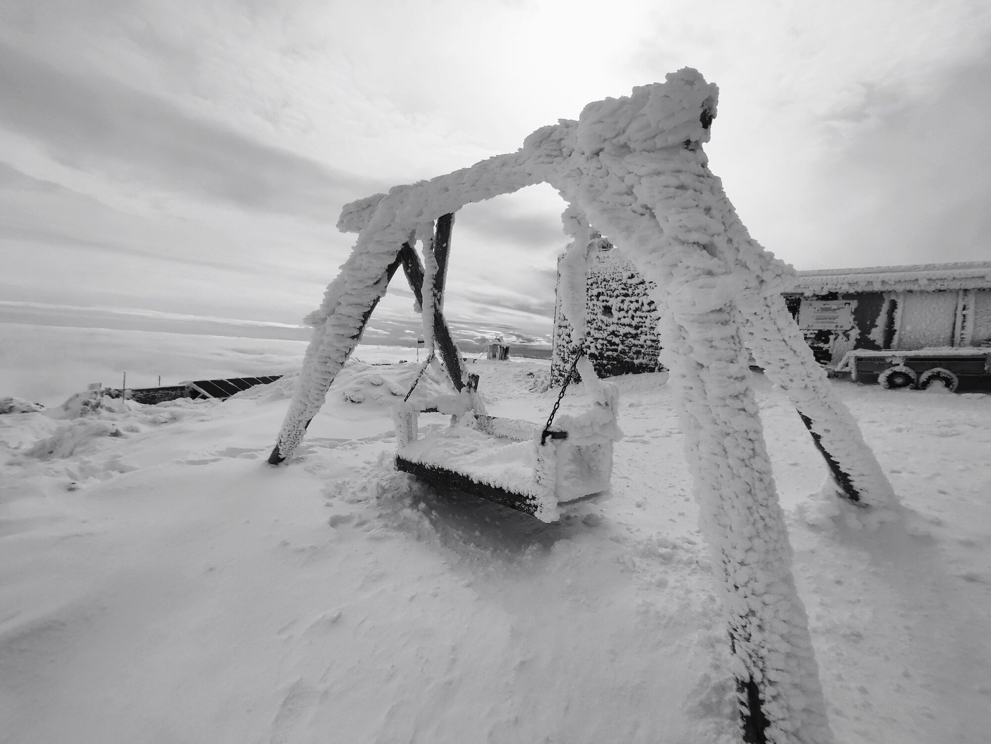 В Карпаты пришла настоящая зима: спасатели предупредили об опасности для жизни в горах. Видео