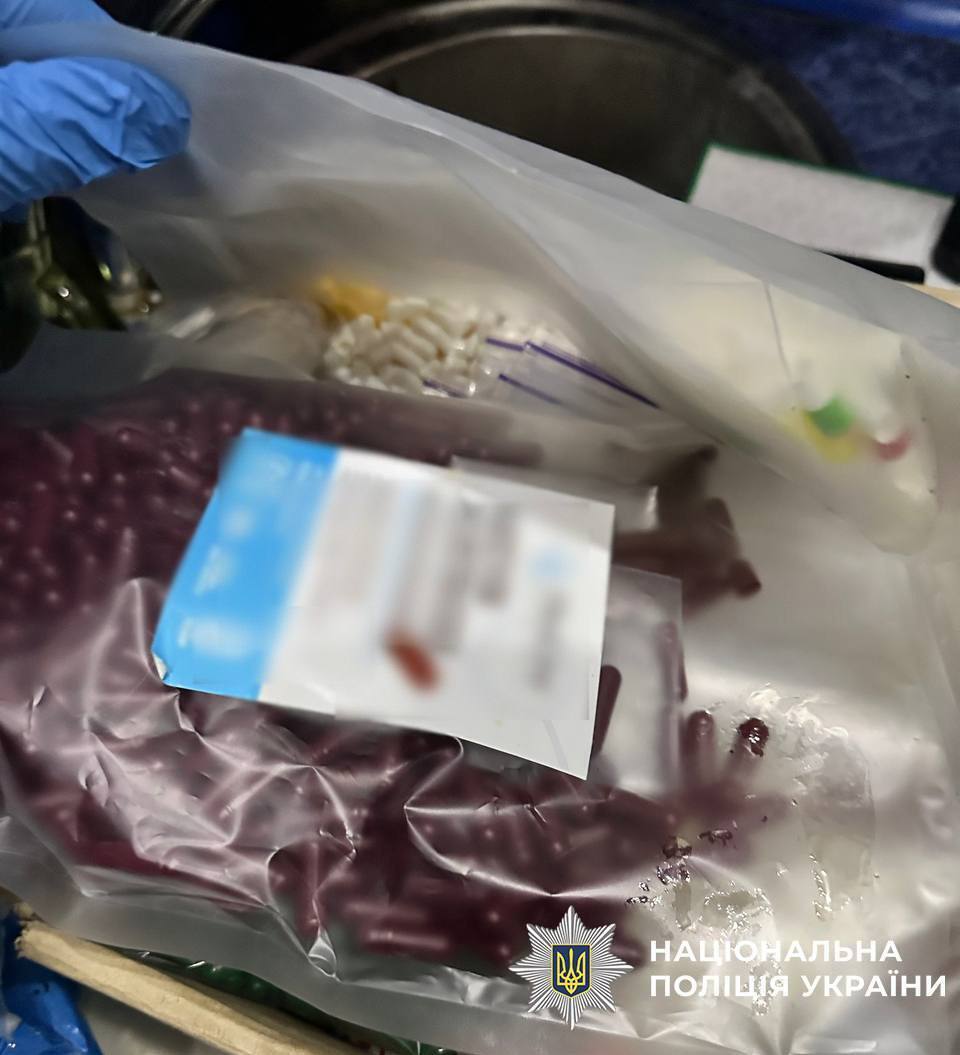 Изъяли "товара" на 52 млн грн: в Киеве разоблачили канал сбыта наркотиков под видом препаратов для похудения. Видео