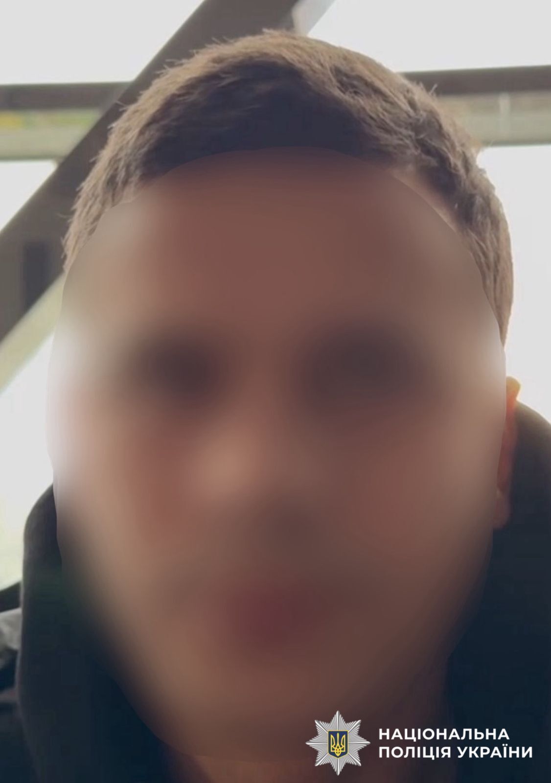 Під Києвом чоловік вдарив відвідувача кафе сокирою по голові та пограбував його. Подробиці та фото