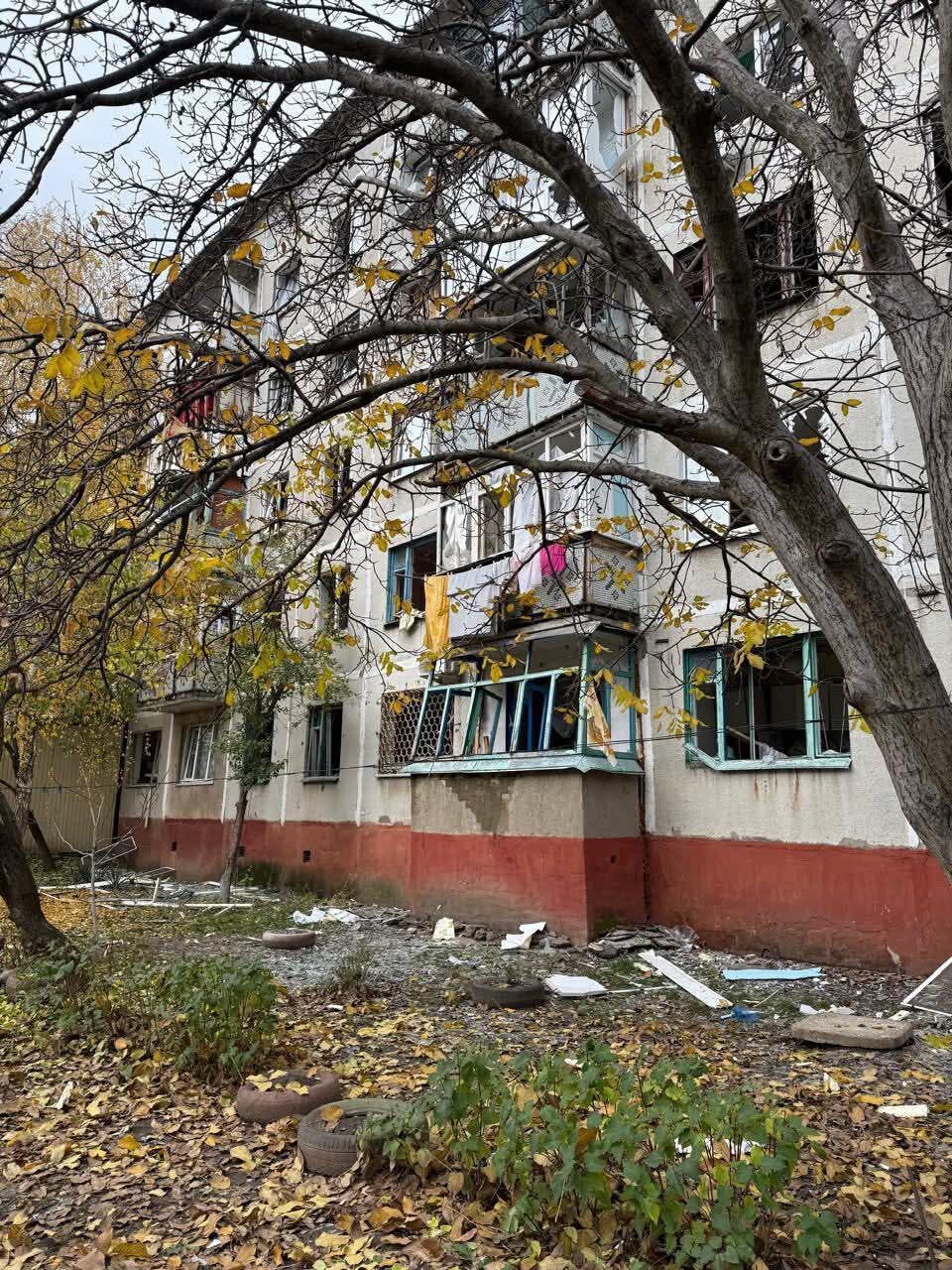 Оккупанты ударили по Славянску: повреждены многоэтажки, три человека погибли. Видео