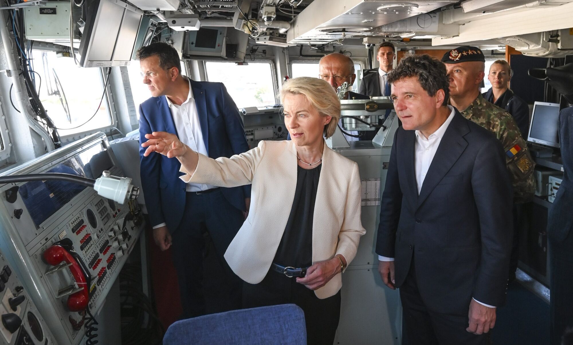 Компенсируют военной техникой: президент Румынии отреагировал на сокращение военного контингента США в стране