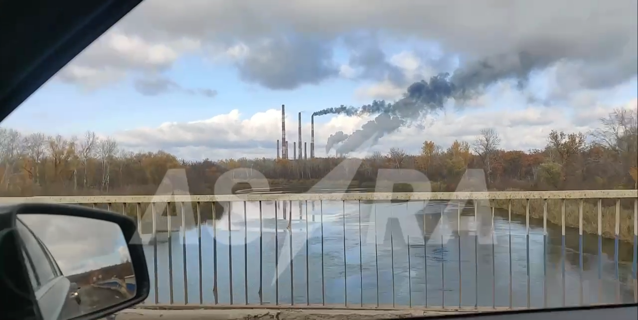 На окупованій Луганщині повідомляють про приліт по ТЕС: сталась пожежа, почалися відключення світла. Фото