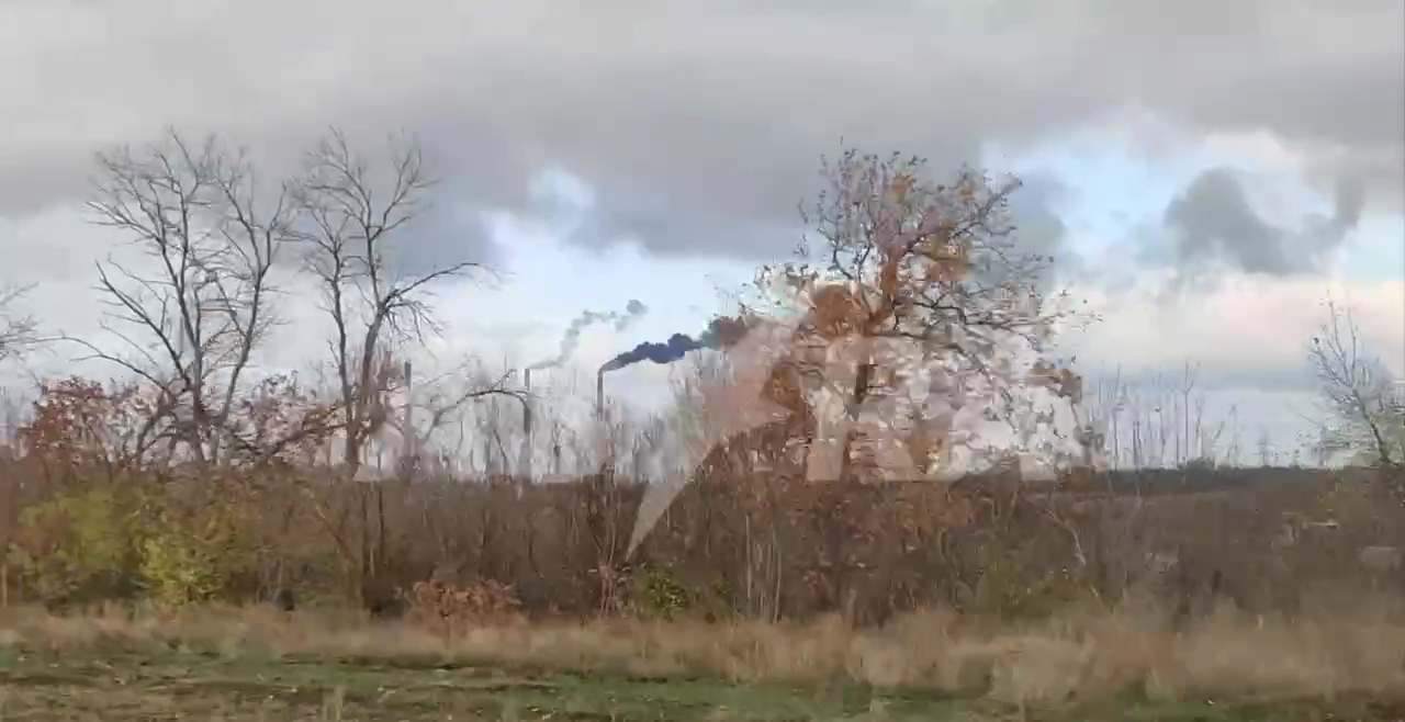 На окупованій Луганщині повідомляють про приліт по ТЕС: сталась пожежа, почалися відключення світла. Фото