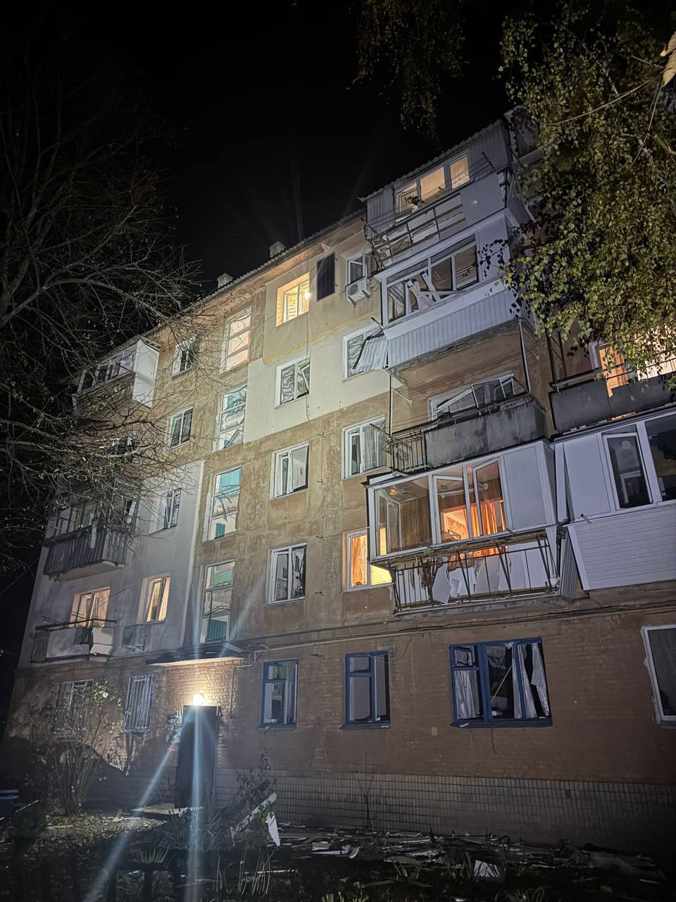 Окупанти атакували Бориспіль на Київщині: сталась пожежа, постраждала жінка. Подробиці та фото